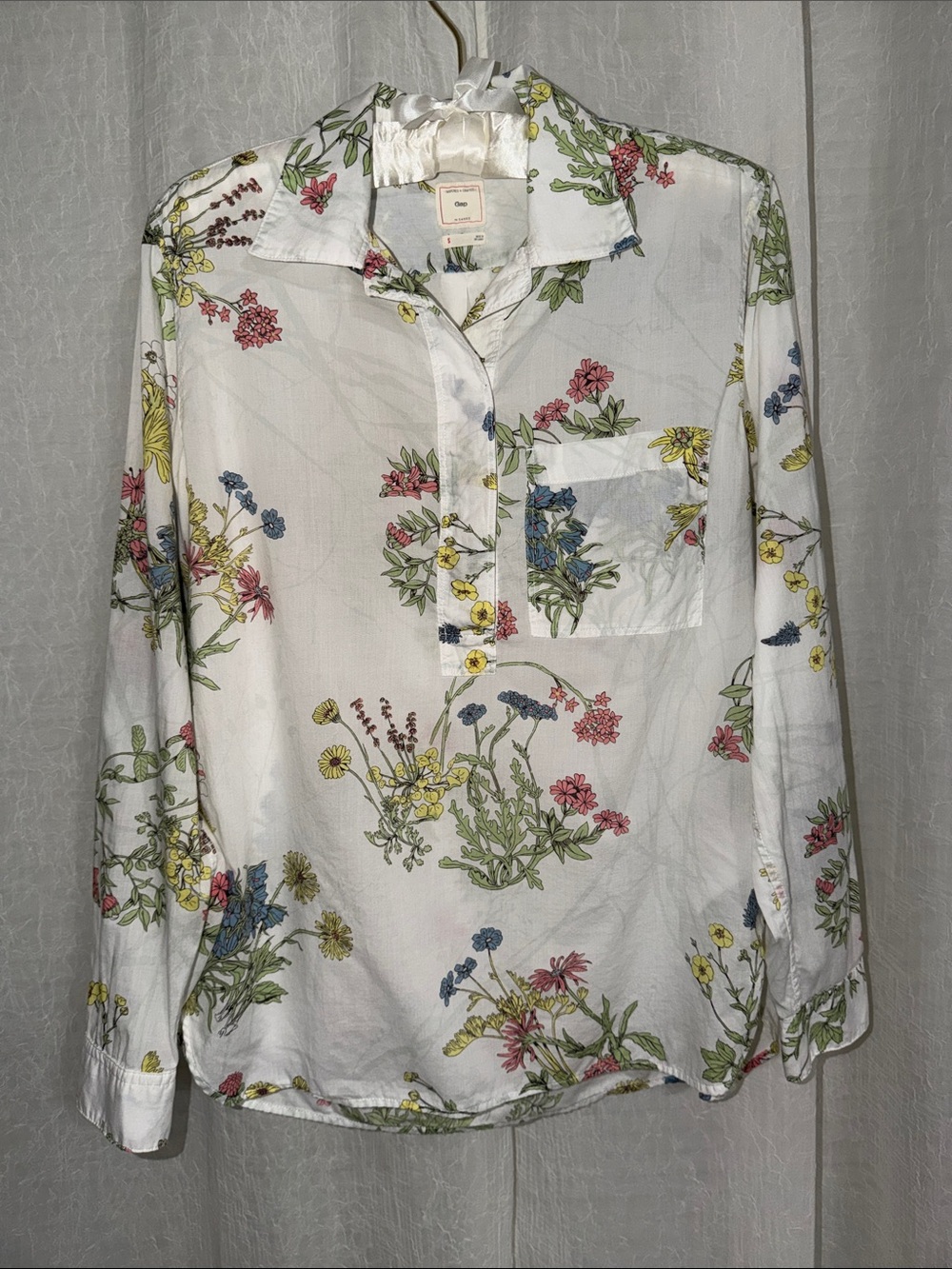 GAP S White Multi Meadow Floral Tab Long Sleeve Pop Over Shirt